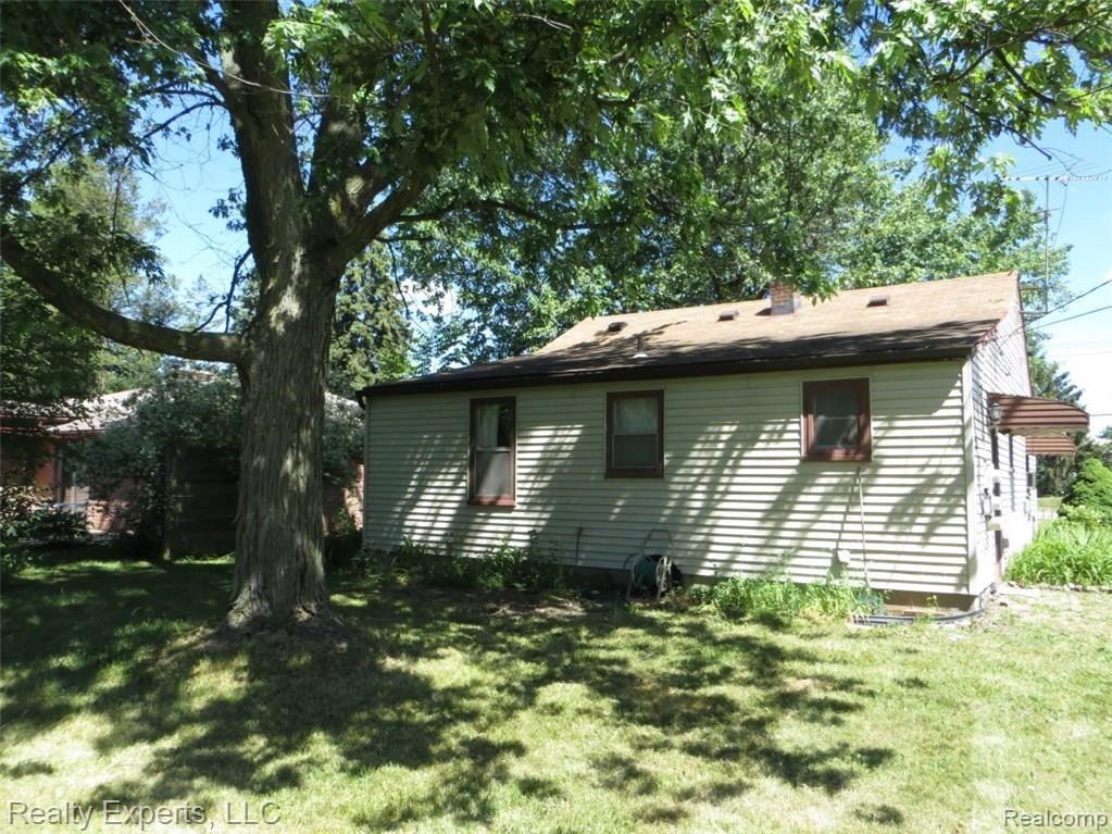 41577 Van Born Road Belleville, MI 48111 - Photo 12 of 12 back.jpg