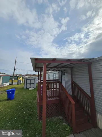 a view of a house with backyard and porch