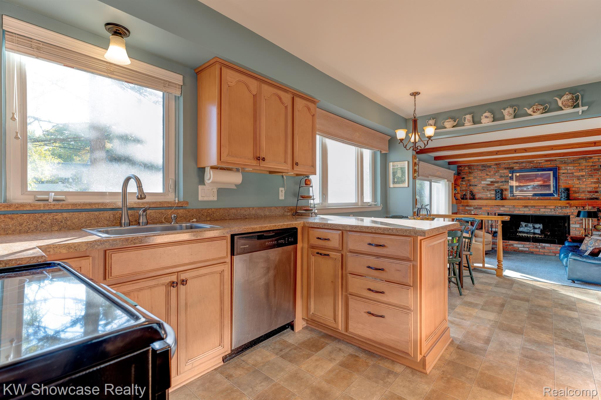 7131 Springridge Road West Bloomfield, MI 48322 - Photo 11 of 47 Nicely updated kitchen w/ lots of cabinet storage.