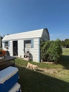 a view of a house with backyard