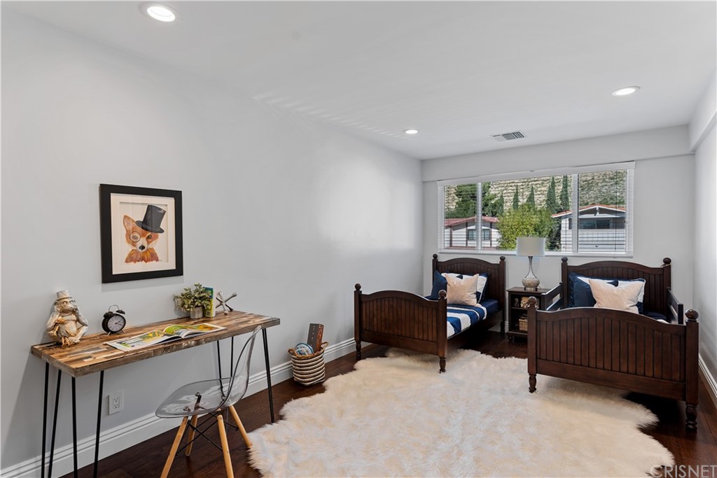 1132 Vista Ridge Burbank, CA 91504 - Photo 13 of 26