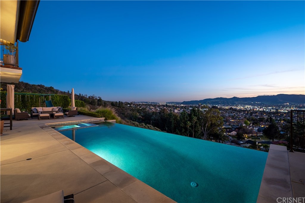 1132 Vista Ridge Burbank, CA 91504 - Photo 2 of 26