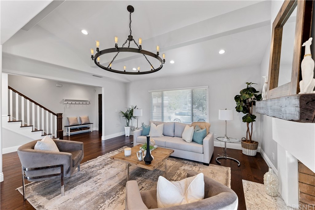 1132 Vista Ridge Burbank, CA 91504 - Photo 4 of 26