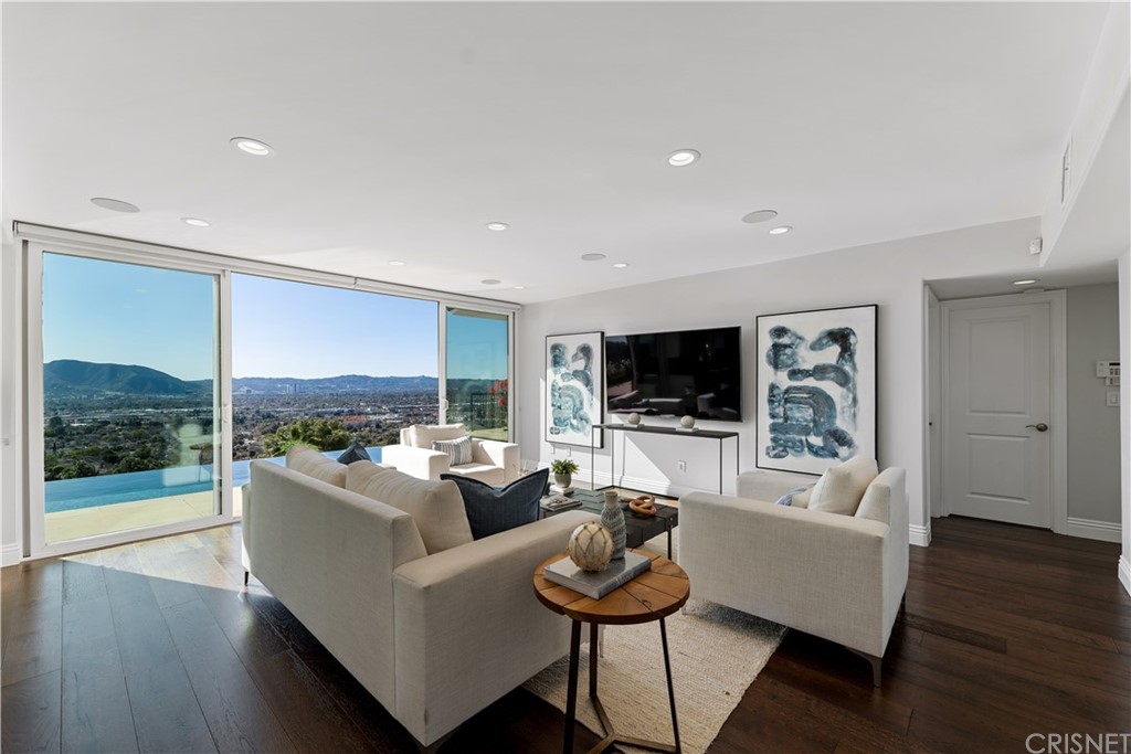 1132 Vista Ridge Burbank, CA 91504 - Photo 6 of 26