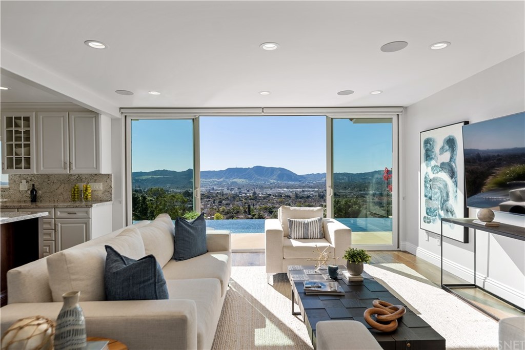 1132 Vista Ridge Burbank, CA 91504 - Photo 7 of 26