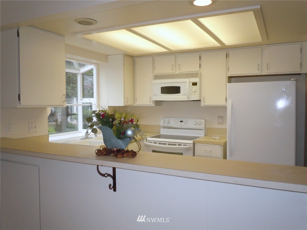 1541 Sheridan Road, Unit B2 Bremerton, WA 98310 - Photo 4 of 13 Gallery Image 4
