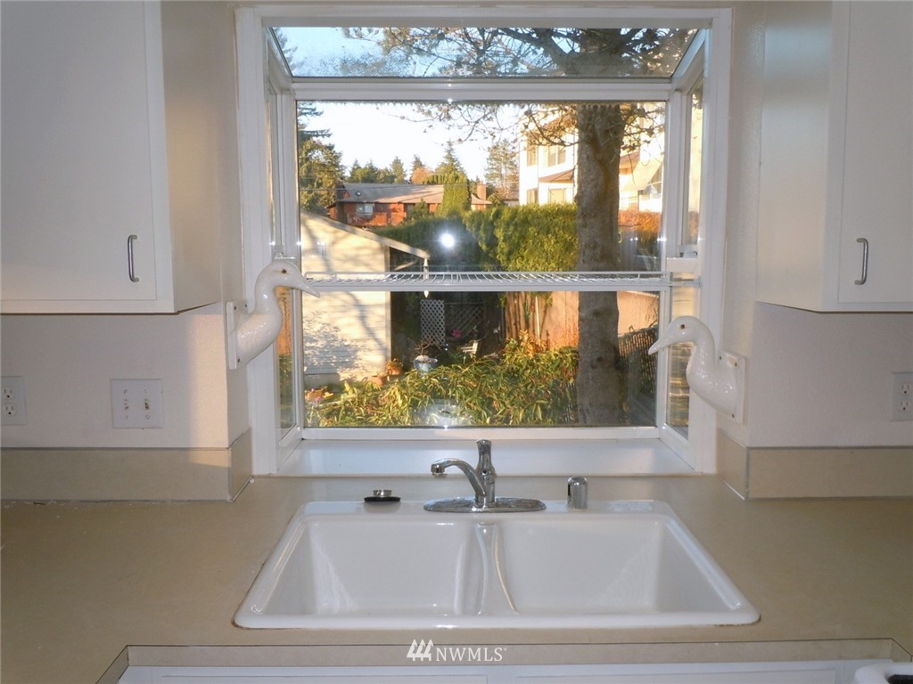 1541 Sheridan Road, Unit B2 Bremerton, WA 98310 - Photo 5 of 13 Gallery Image 5