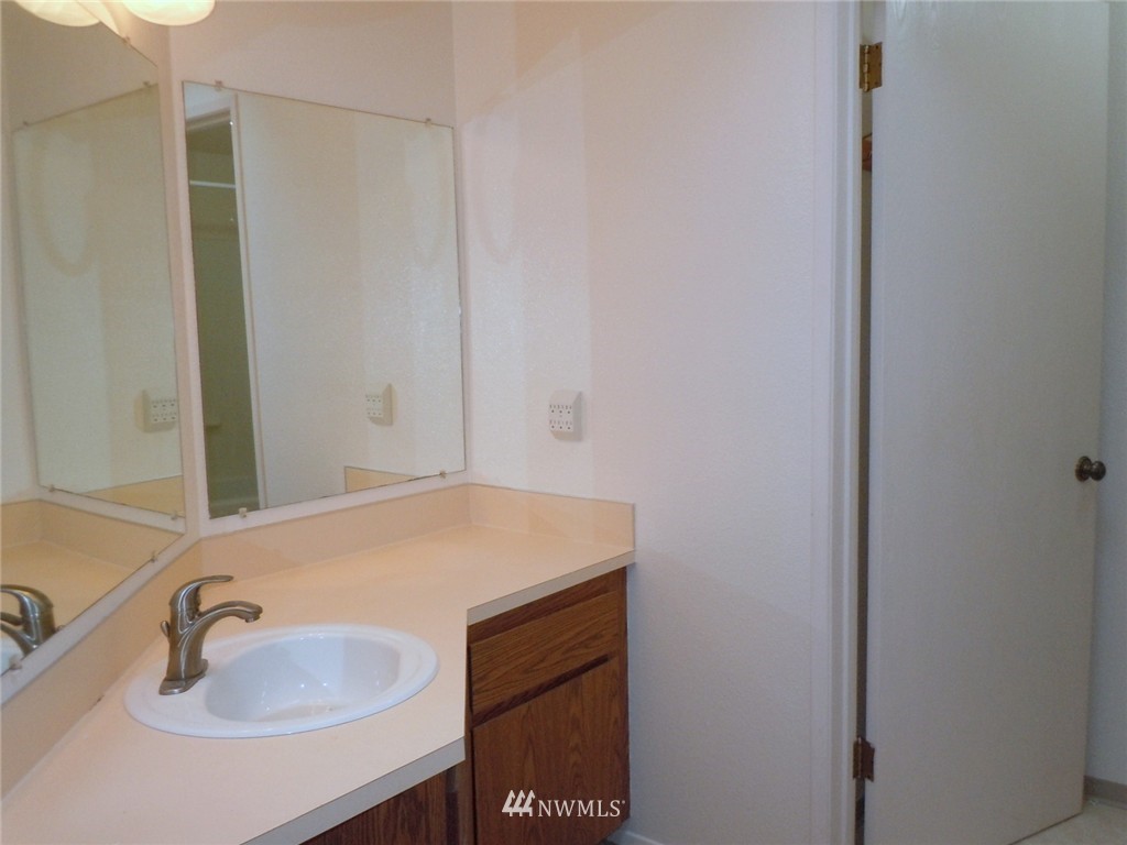 1541 Sheridan Road, Unit B2 Bremerton, WA 98310 - Photo 10 of 13 Gallery Image 10