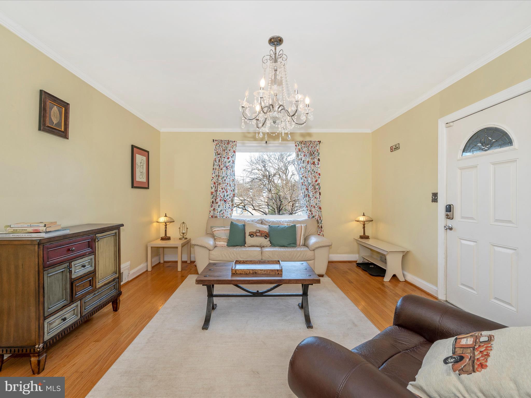 744 Silver Spring Avenue Silver Spring, MD 20910 - Photo 11 of 59 Living Room