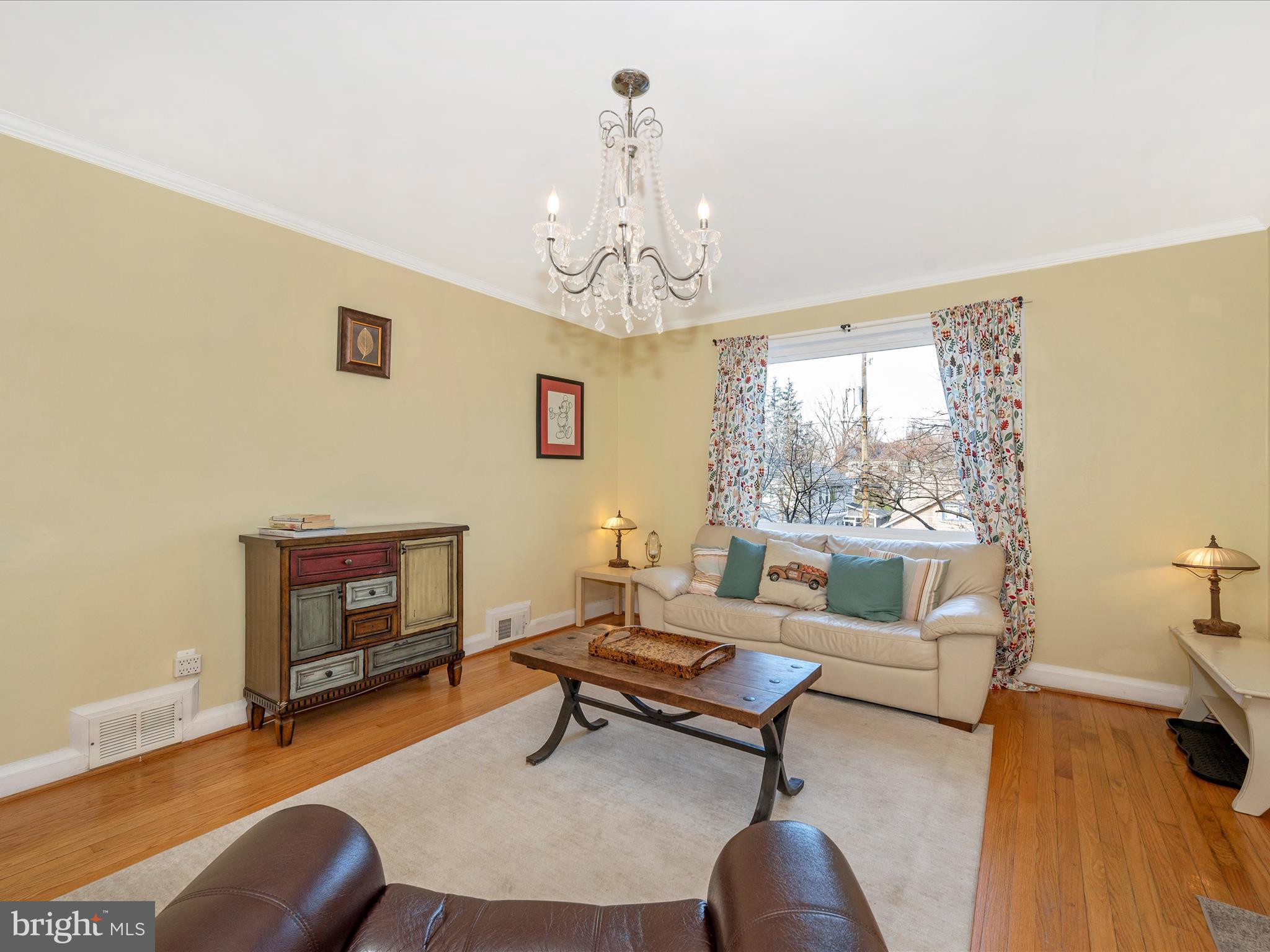 744 Silver Spring Avenue Silver Spring, MD 20910 - Photo 12 of 59 Living Room
