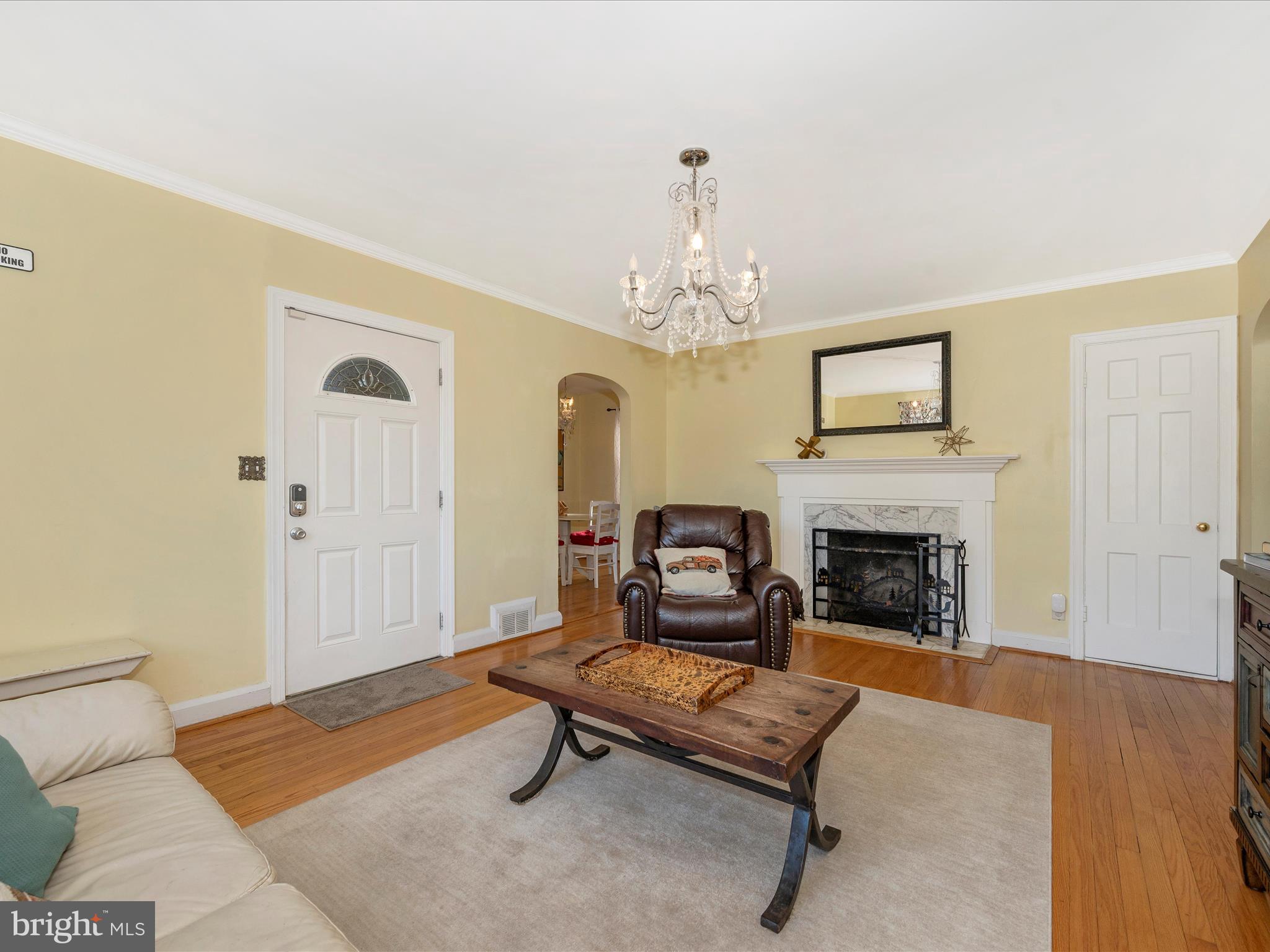 744 Silver Spring Avenue Silver Spring, MD 20910 - Photo 14 of 59 Living Room
