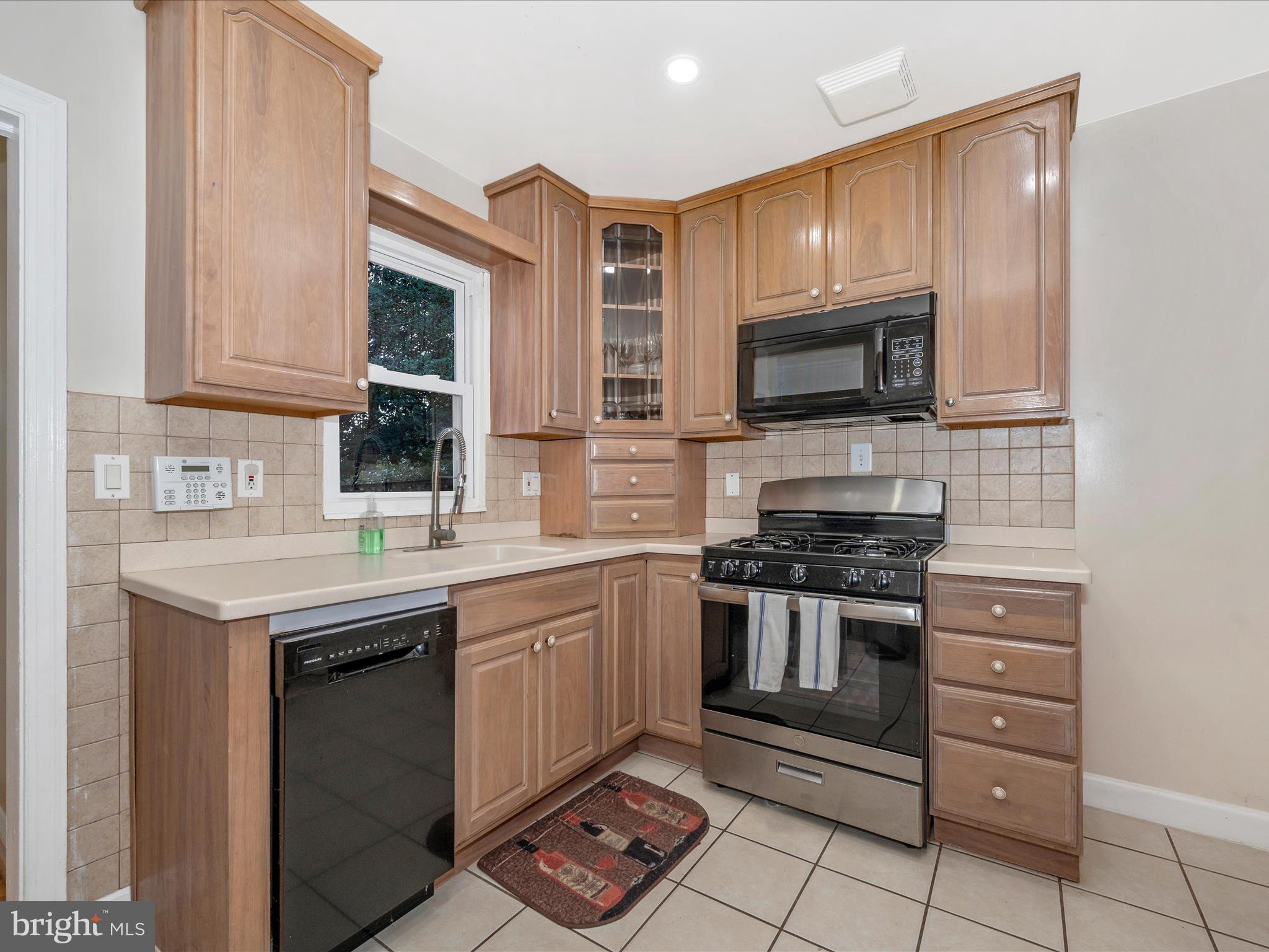 744 Silver Spring Avenue Silver Spring, MD 20910 - Photo 20 of 59 Kitchen