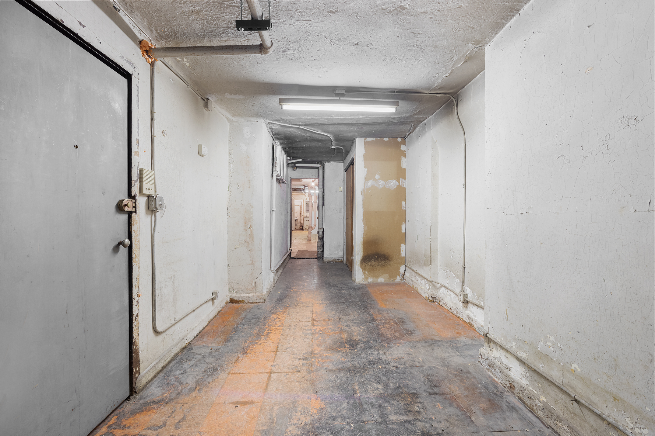 195 Prince Street, Unit 1LL Manhattan, NY 10012 - Photo 5 of 7 a view of a hallway
