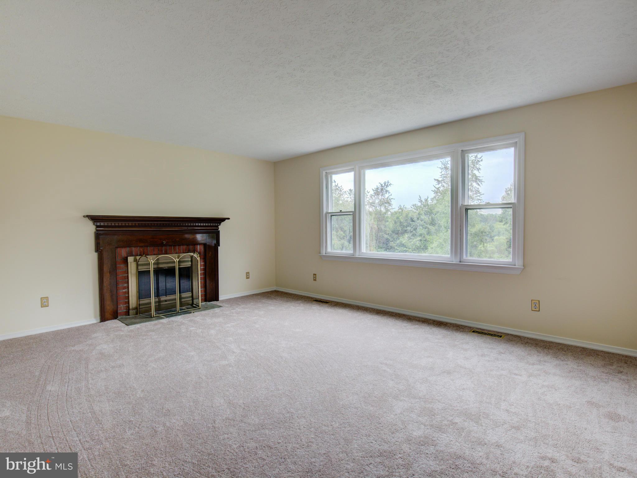 14768 Milltown Road Waterford, VA 20197 - Photo 5 of 26 Living Room