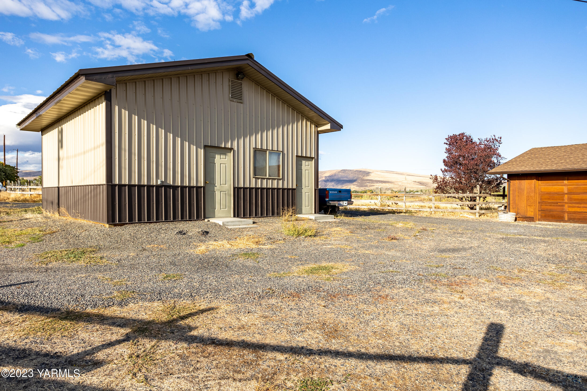 125 Johnson Road Selah, WA 98942 - Photo 3 of 36 a view of backyard of the house
