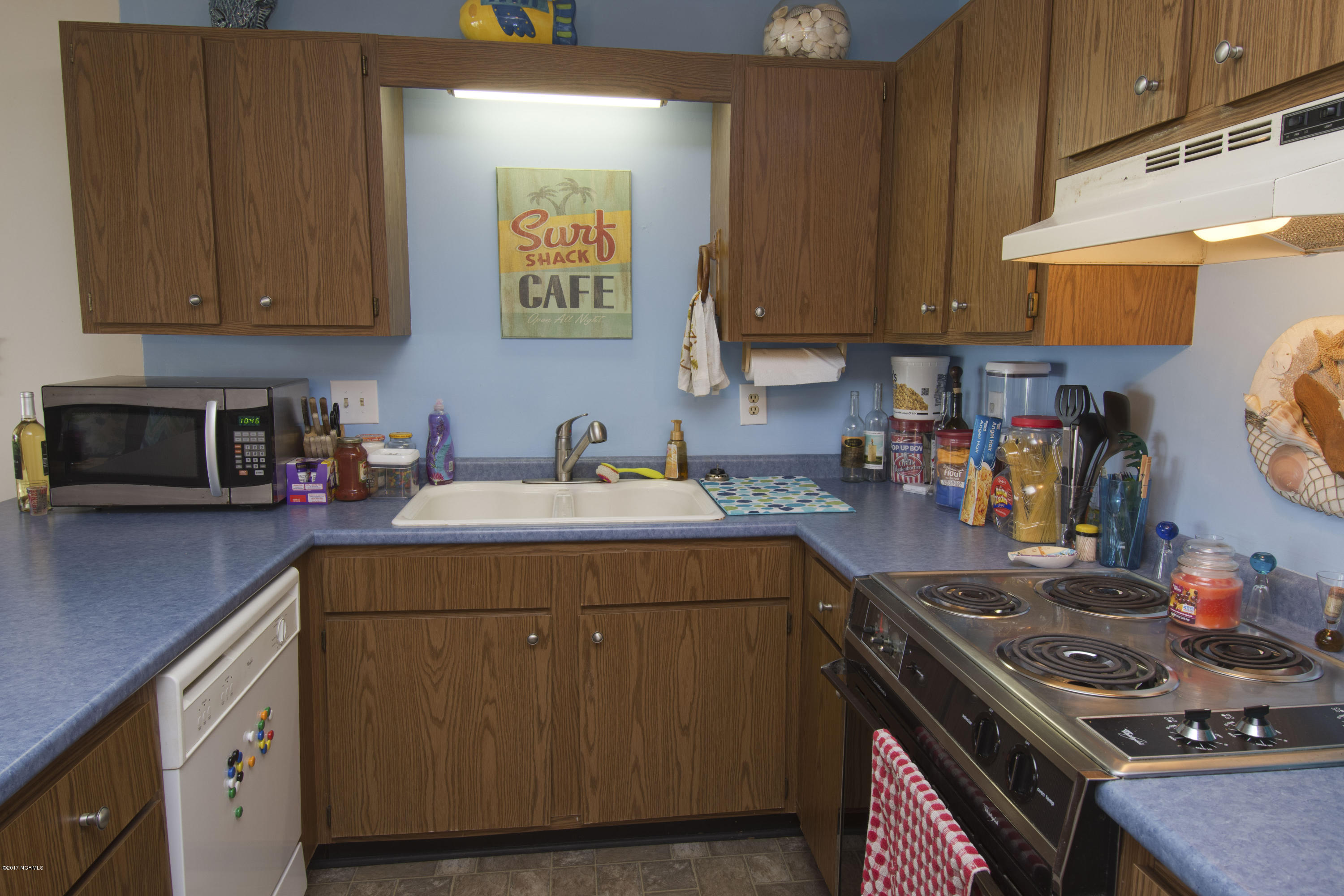 9201 Coast Guard Road, Unit I102 Emerald Isle, NC 28594 - Photo 9 of 24 DSC_0266-c