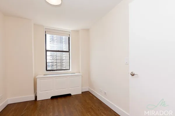$5,400 | 330 East 39th Street, Unit 5M | Murray Hill
