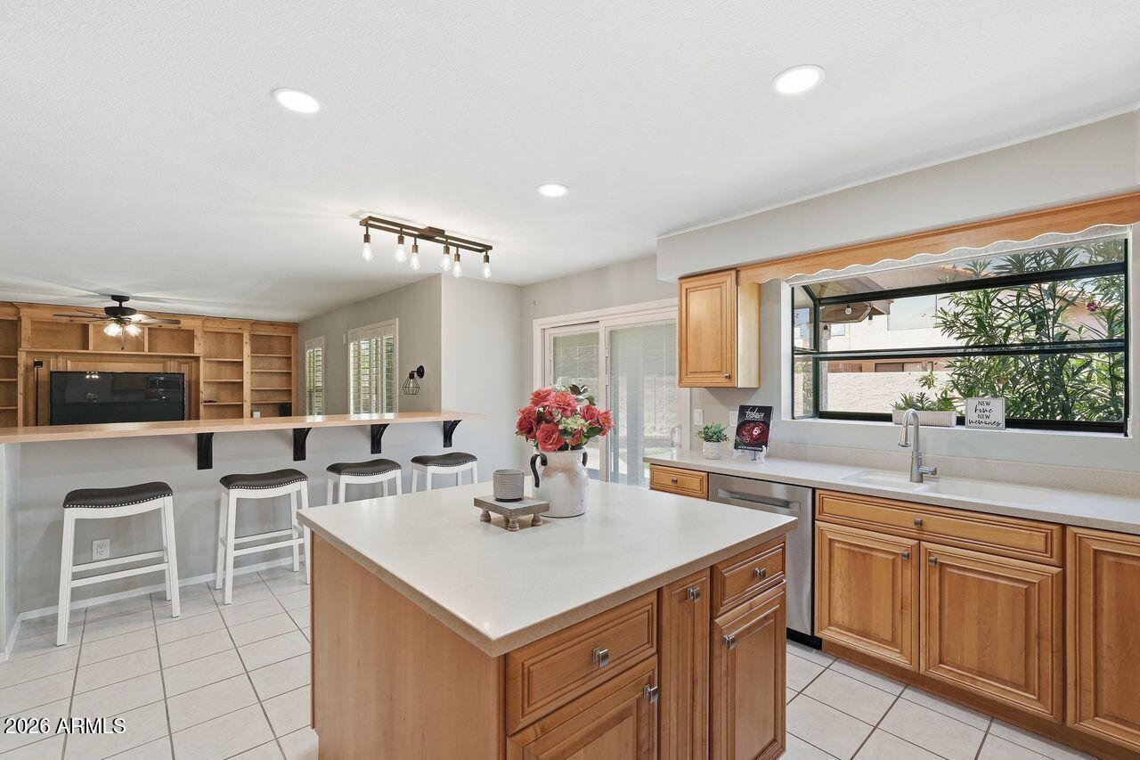 7241 South Terrace Road Tempe, AZ 85283 - Photo 5 of 38