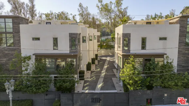 $950,000 | 2111 North Cahuenga Boulevard, Unit 14, Los Angeles, CA 90068