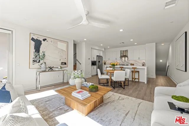 $925,000 | 2111 North Cahuenga Boulevard, Unit 14, Los Angeles, CA 90068