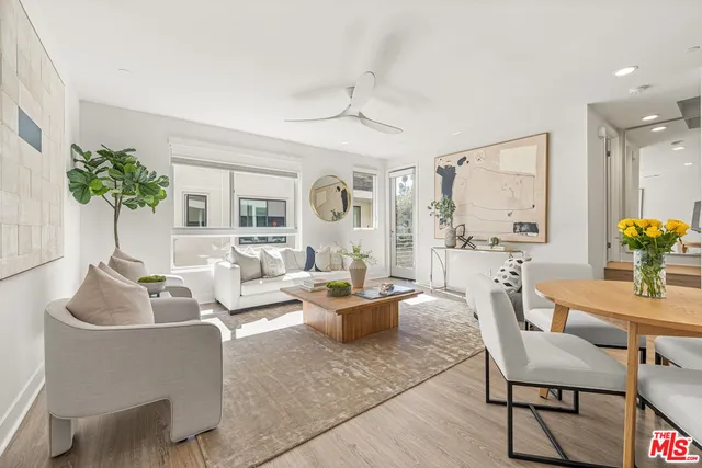 $925,000 | 2111 North Cahuenga Boulevard, Unit 14, Los Angeles, CA 90068