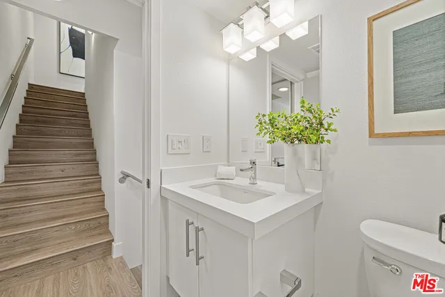 $925,000 | 2111 North Cahuenga Boulevard, Unit 14, Los Angeles, CA 90068