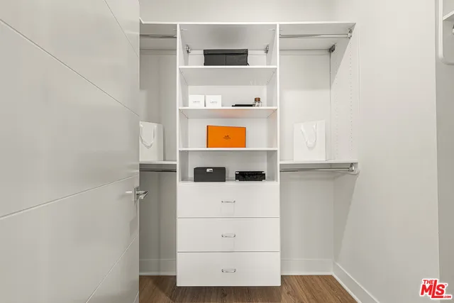 $925,000 | 2111 North Cahuenga Boulevard, Unit 14, Los Angeles, CA 90068