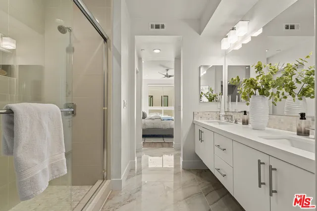 $925,000 | 2111 North Cahuenga Boulevard, Unit 14, Los Angeles, CA 90068