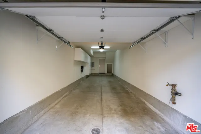 $925,000 | 2111 North Cahuenga Boulevard, Unit 14, Los Angeles, CA 90068