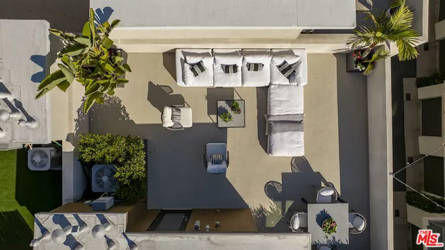 $950,000 | 2111 North Cahuenga Boulevard, Unit 14, Los Angeles, CA 90068