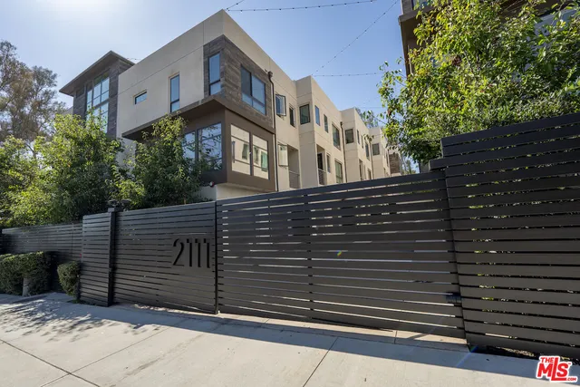 $925,000 | 2111 North Cahuenga Boulevard, Unit 14, Los Angeles, CA 90068