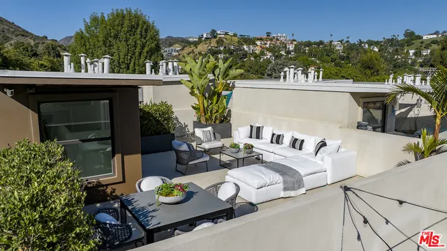 $925,000 | 2111 North Cahuenga Boulevard, Unit 14, Los Angeles, CA 90068