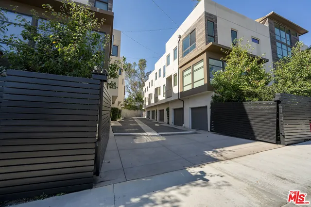 $925,000 | 2111 North Cahuenga Boulevard, Unit 14, Los Angeles, CA 90068