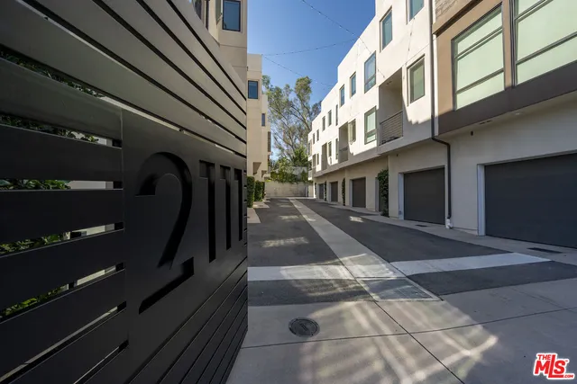 $925,000 | 2111 North Cahuenga Boulevard, Unit 14, Los Angeles, CA 90068