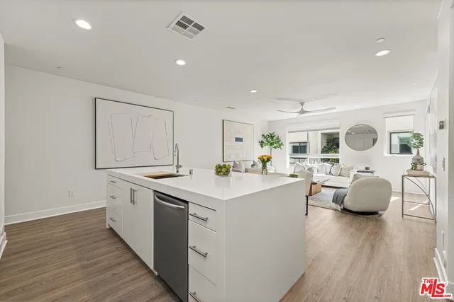 $925,000 | 2111 North Cahuenga Boulevard, Unit 14, Los Angeles, CA 90068