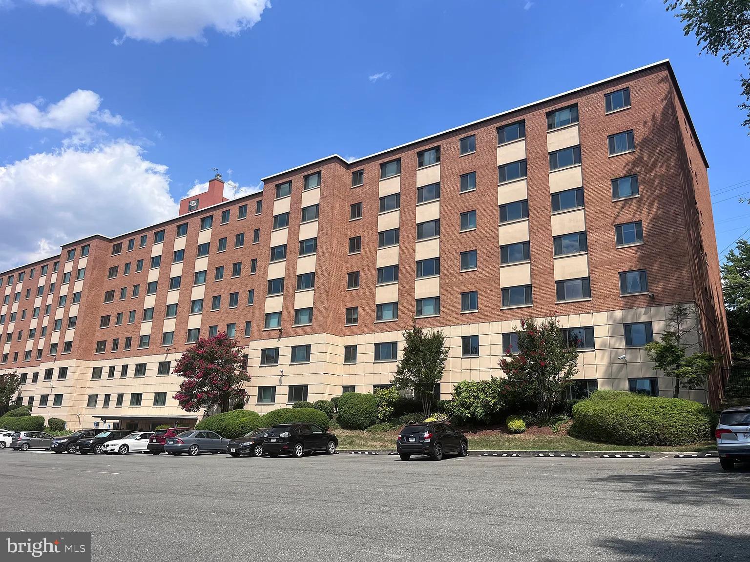 1200 South Arlington Road, Unit 504 Arlington, VA 22209 - Photo 19 of 20 a front view of a building