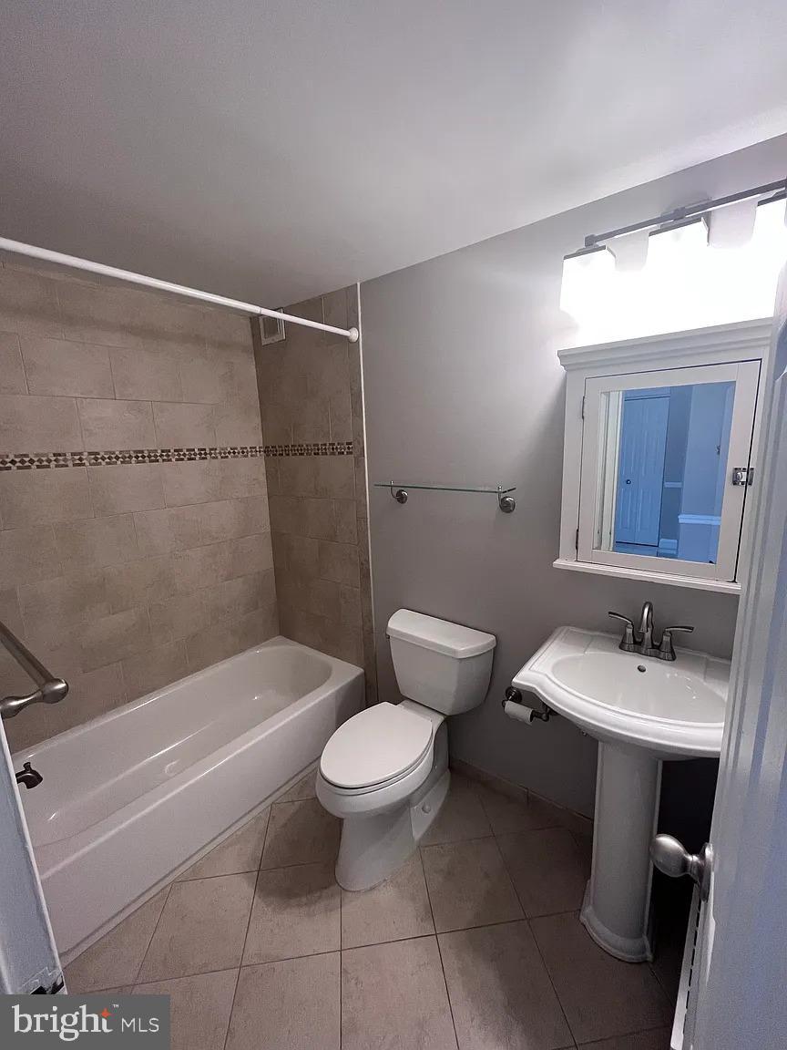 1200 South Arlington Road, Unit 504 Arlington, VA 22209 - Photo 6 of 20 a bathroom with a sink a toilet and a bathtub