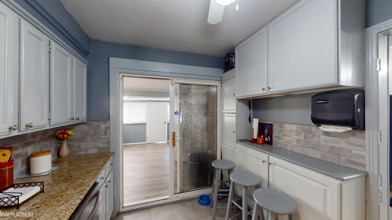 1460 Hampton Road Mount Clemens, MI 48043 - Photo 8 of 32 50137778-682bb044-1478-4ee7-a005-22ea58affbbd.JPG