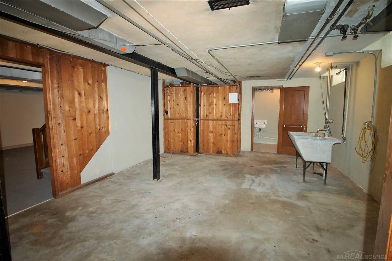 1173 Whittier Road Grosse Pointe, MI 48230 - Photo 72 of 83 50035395-72.JPG