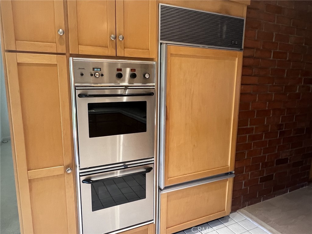 6307 Rhea Avenue Tarzana, CA 91335 - Photo 8 of 18 Oven anbd Sub Zero Refrigerator