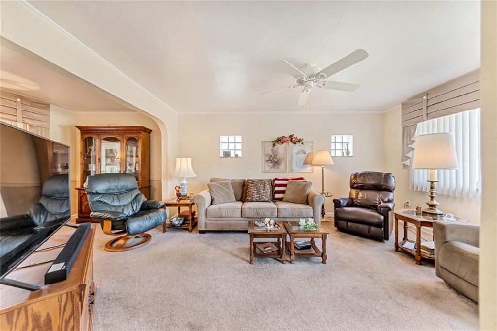 20 Ellen Drive McKees Rocks, PA 15136 - Photo 2 of 27 Gallery Image 2