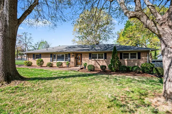 $385,000 | 201 North Pine Street, Lowell, NC 28098