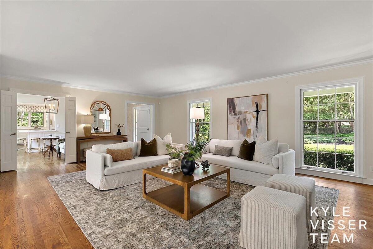2089 Robinson Road Southeast Grand Rapids, MI 49506 - Photo 9 of 73 Living Room