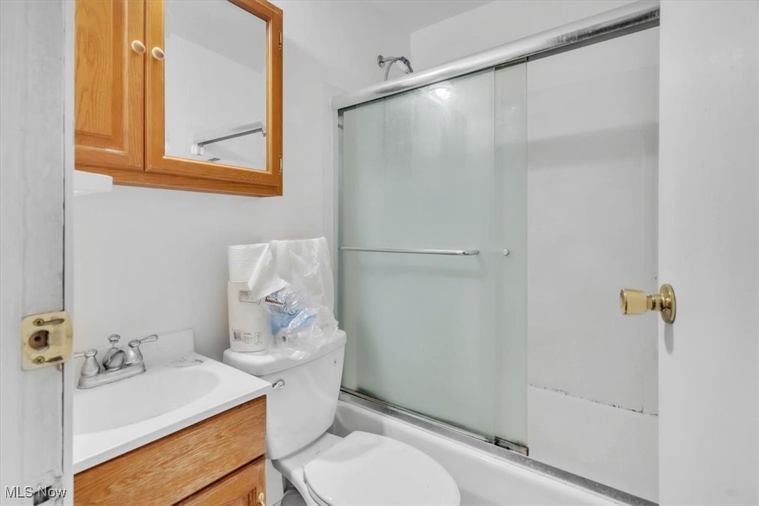 671 Selzer Street Akron, OH 44310 - Photo 9 of 14 Bathroom featuring enclosed tub / shower combo and vanity