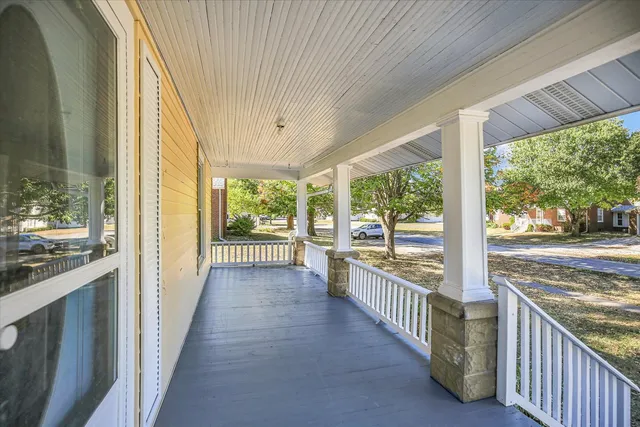a view of yard with green space