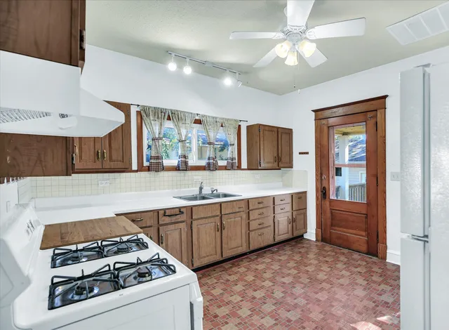 $163,500 | 206 Illinois Street, Mansfield, IL 61854