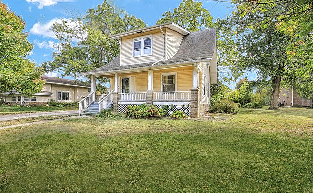 206 Illinois Street Mansfield, IL 61854 - Photo 9 of 74 front view of a house with a yard