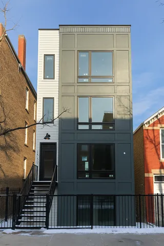 $435,000 | 1530 West 18th Place, Unit 2, Chicago, IL 60608