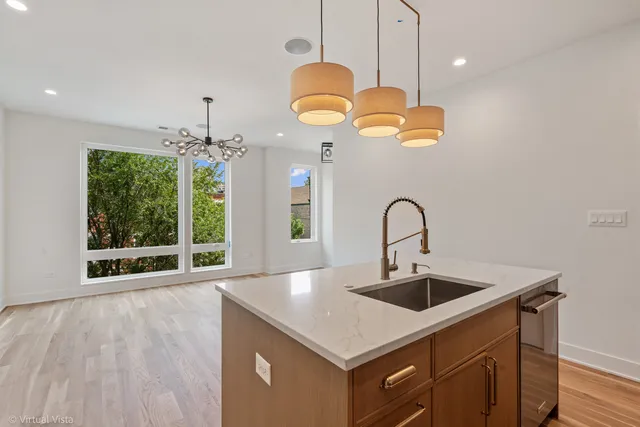 $435,000 | 1530 West 18th Place, Unit 2, Chicago, IL 60608