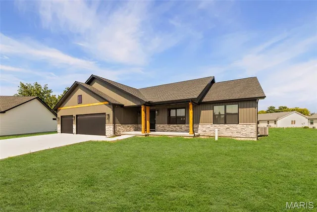 $459,900 | 162 Gabrielle Circle, Bethalto, IL 62010